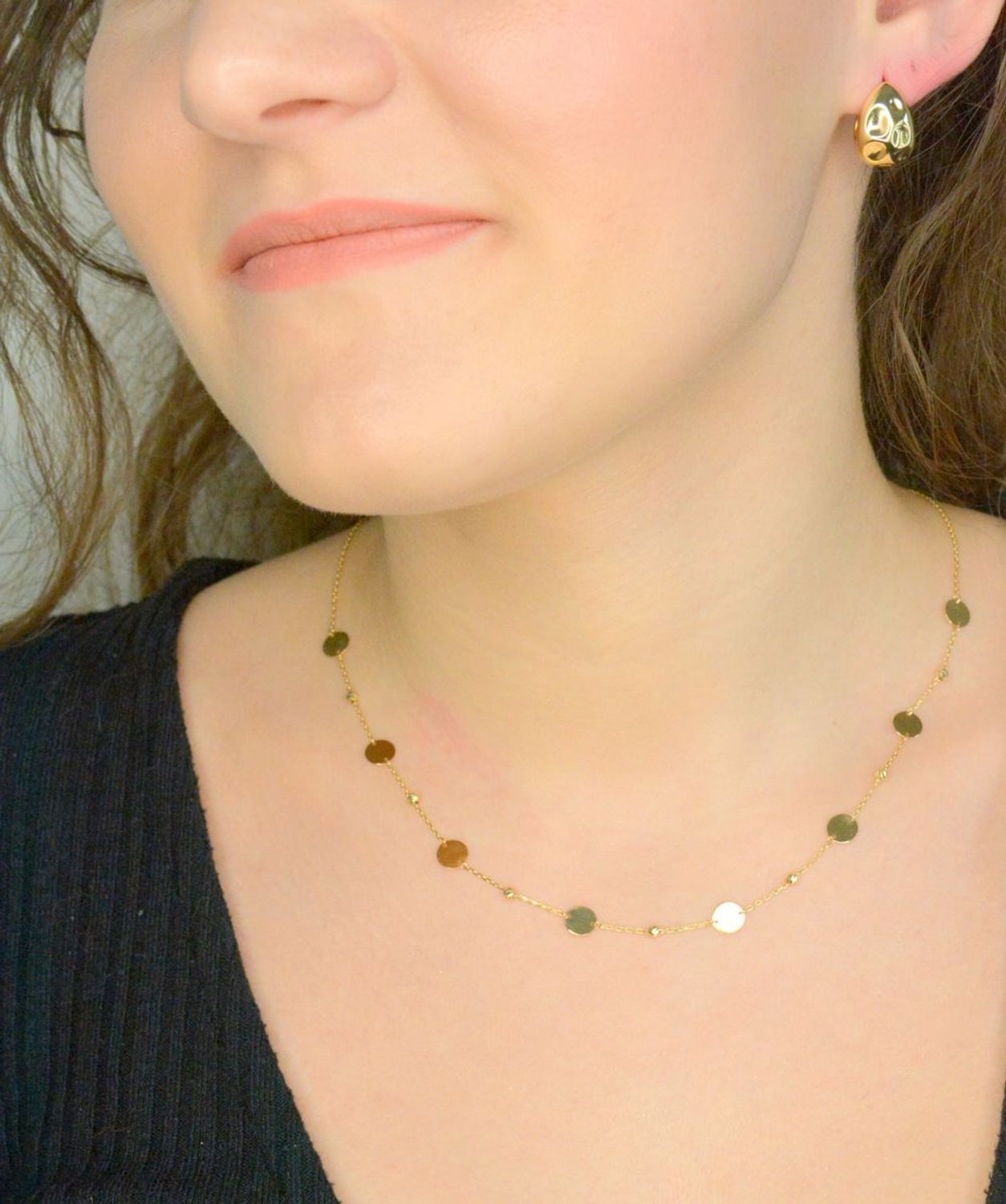 Złoty naszyjnik damski. Złoty naszyjnik z blaszkami. Naszyjnik damski złoty próby 375. Naszyjnik damski celebrytka z modnym wzorem. Naszyjnik na prezent (2).jpg